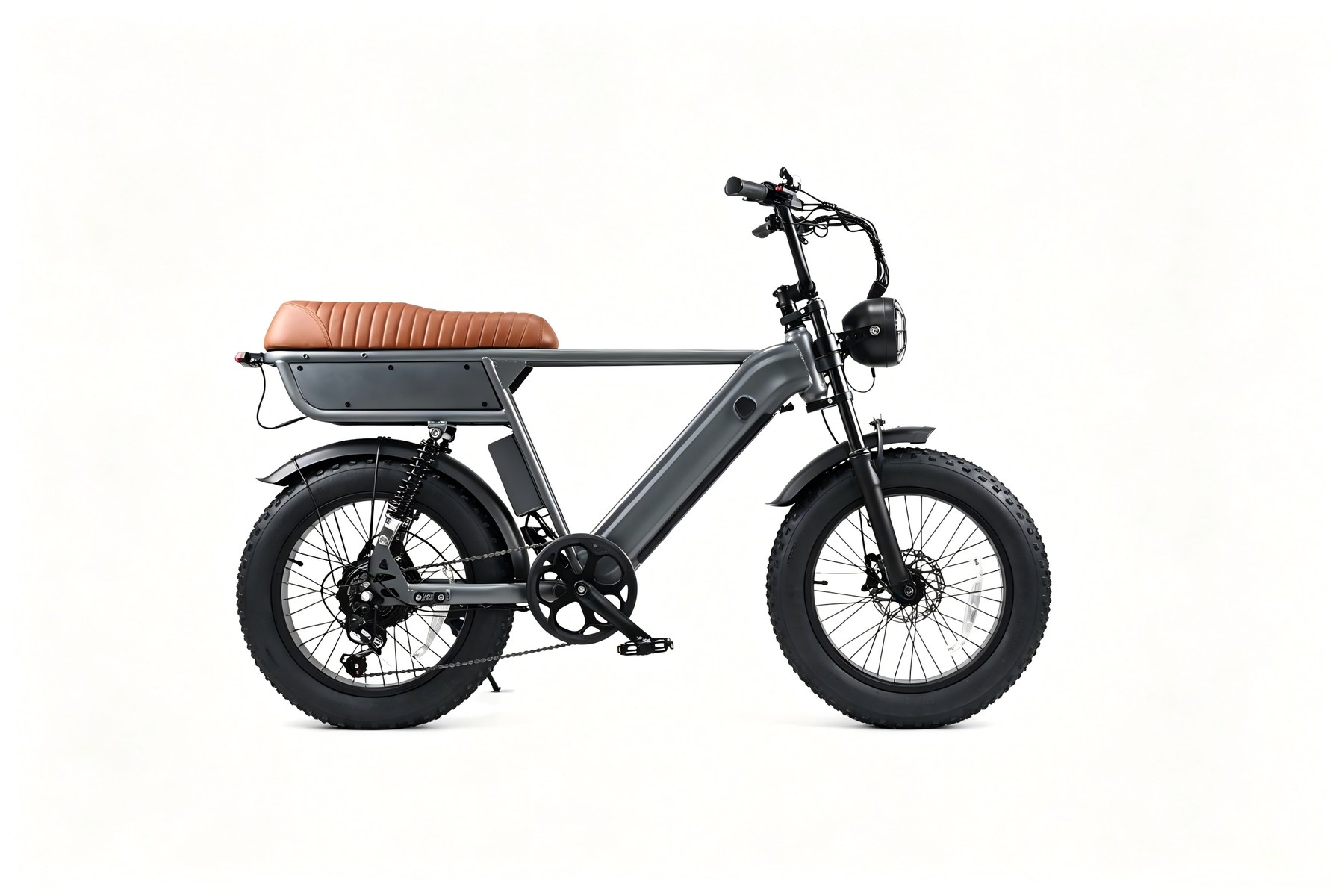 Ravlo — Grey / brown saddle